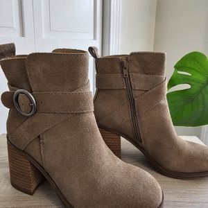 Crown Vintage Tan Suede Boots Size 6